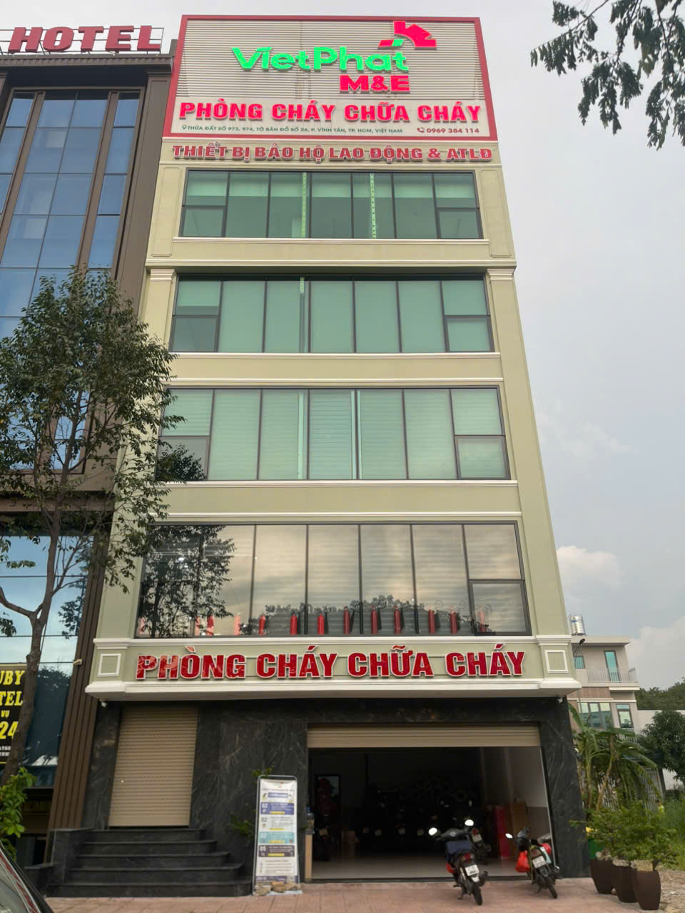 Thi Công Quảng Cáo Trên Cao: Khẳng Định Đẳng Cấp – Nâng Tầm Thương Hiệu